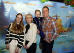 Amsterdam 2 december 2023
Premiere vogelvlucht in Pathe arena .
De cast met oa Floris Gobel Edsilia Rombley Linda Wagemakers Rayen Panday Posy Bakkum Imaani Oosterhuis Karin Bloemen en Thomas Koekkoek. Rob Geus met vrouw en kinderen