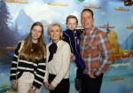 Amsterdam 2 december 2023
Premiere vogelvlucht in Pathe arena .
De cast met oa Floris Gobel Edsilia Rombley Linda Wagemakers Rayen Panday Posy Bakkum Imaani Oosterhuis Karin Bloemen en Thomas Koekkoek. Rob Geus met vrouw en kinderen