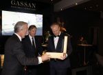 Amsterdam 9 december 2023
VIP dag van de luxury fair in de RAI. Dennis Bergkamp en zijn vrouw Henriette en dochters Estell ( zwanger) Saffron en Yasmin op de stand van Gassan Diamonds . presentatie gouden bankbiljet Dennis Bergkamp. david Bijlsma reikt het eerste exemplaar uit. Rob Jansen Davids Bijlsma en Dennis Bergkamp