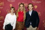 Amsterdam 8 december 2023
Premiere Wonka in Pathe Noord. roos Reedijk met kinderen
