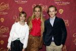 Amsterdam 8 december 2023
Premiere Wonka in Pathe Noord. roos Reedijk met kinderen