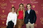 Amsterdam 8 december 2023
Premiere Wonka in Pathe Noord. roos Reedijk met kinderen