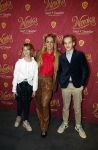 Amsterdam 8 december 2023
Premiere Wonka in Pathe Noord. roos Reedijk met kinderen