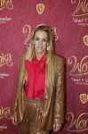 Amsterdam 8 december 2023
Premiere Wonka in Pathe Noord. roos Reedijk met kinderen