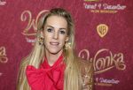 Amsterdam 8 december 2023
Premiere Wonka in Pathe Noord. roos Reedijk met kinderen