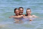 ibiza 17 juli 2012
Ruud Gullit op vakantie met al zijn 6 kinderen Felicity Charmayne Quincy Cheyenne Joelle en Maxim .
Peter Smulders bv