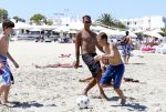 ibiza 17 juli 2012
Ruud Gullit op vakantie met al zijn 6 kinderen Felicity Charmayne Quincy Cheyenne Joelle en Maxim .
Peter Smulders bv