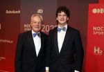 Utrecht 20 december 2023
Sportman / sportvrouw van jaar gala . Tom Okker met kleinzoon
