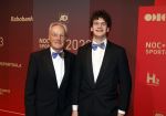 Utrecht 20 december 2023
Sportman / sportvrouw van jaar gala . Tom Okker met kleinzoon