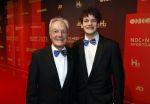 Utrecht 20 december 2023
Sportman / sportvrouw van jaar gala . Tom Okker met kleinzoon
