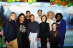 Amsterdam 2 december 2023
Premiere vogelvlucht in Pathe arena .
De cast met oa Floris Gobel Edsilia Rombley Linda Wagemakers Rayen Panday Posy Bakkum Imaani Oosterhuis Karin Bloemen en Thomas Koekkoek