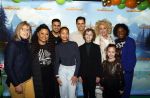 Amsterdam 2 december 2023
Premiere vogelvlucht in Pathe arena .
De cast met oa Floris Gobel Edsilia Rombley Linda Wagemakers Rayen Panday Posy Bakkum Imaani Oosterhuis Karin Bloemen en Thomas Koekkoek