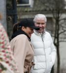 Amsterdam 11 december 2024
Dries Roelvnk en zijn vrouw Honoria op straat in Amsterdam zuid.