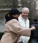 Amsterdam 11 december 2024
Dries Roelvnk en zijn vrouw Honoria op straat in Amsterdam zuid.