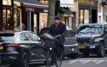 Amsterdam 11 december 2024
Ferdinand Grapperhaus op de fiets in Amsterdam zuid.