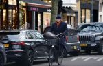 Amsterdam 11 december 2024
Ferdinand Grapperhaus op de fiets in Amsterdam zuid.