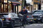 Amsterdam 11 december 2024
Ferdinand Grapperhaus op de fiets in Amsterdam zuid.