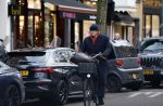 Amsterdam 11 december 2024
Ferdinand Grapperhaus op de fiets in Amsterdam zuid.
