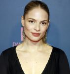 Amsterdam 9 december 2024
Premiere Schitetrend met in de hoofdrollen Holly Brood Gijs Scholten v Asschat Caro Lenssen Hannah Hoekstra Maarten Heijemans Bobbie Mulder Sidar Toksoz  in Tuschinski. Florence Vos Weeda