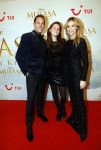 Amsterdam 17 december 2024
Premiere Mufasa (disney) in hotel l'Europe. froukje de Both met partner en dochter