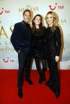 Amsterdam 17 december 2024
Premiere Mufasa (disney) in hotel l'Europe. froukje de Both met partner en dochter