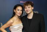 Amsterdam 9 december 2024
Premiere Schitetrend met in de hoofdrollen Holly Brood Gijs Scholten v Asschat Caro Lenssen Hannah Hoekstra Maarten Heijemans Bobbie Mulder Sidar Toksoz  in Tuschinski. Holly Brood en Soy Kroon