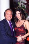 ROTTERDAM 7 december 2001
Rene Froger in AHOY
 ROBINE V D MEER en John v Katwijk

Peter Smulders bv