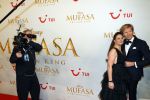 Amsterdam 17 december 2024
Premiere Mufasa (disney) in hotel l'Europe. Joris Lammers met partner en cameraman
