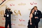 Amsterdam 17 december 2024
Premiere Mufasa (disney) in hotel l'Europe. Joris Lammers met partner en cameraman