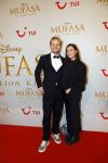 Amsterdam 17 december 2024
Premiere Mufasa (disney) in hotel l'Europe. Kalvijn met zijn zwangere vriendin Nina Warink