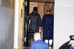 Amsterdam 10 december 2024
Koningin Maxima komt incognito aan bij het paleis . Arnold haar vaste Chauffeur .