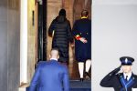 Amsterdam 10 december 2024
Koningin Maxima komt incognito aan bij het paleis . Arnold haar vaste Chauffeur .