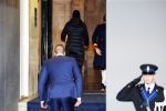 Amsterdam 10 december 2024
Koningin Maxima komt incognito aan bij het paleis . Arnold haar vaste Chauffeur .