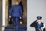 Amsterdam 10 december 2024
Koningin Maxima komt incognito aan bij het paleis . Arnold haar vaste Chauffeur .