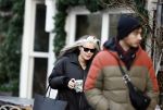 Amsterdam 7 december 2024
Ruud de Wild en zijn nieuwe vriendin Linda Stulic verlaten s ochtends samen het huis van Ruud en gaan met de auto naar hun winkel in de Jordaan . Ze hebben daar een pop up store. Linda is een fantastische fotograaf die ook wel de nieuwe Anton Corbijn wordt genoemd.