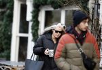 Amsterdam 7 december 2024
Ruud de Wild en zijn nieuwe vriendin Linda Stulic verlaten s ochtends samen het huis van Ruud en gaan met de auto naar hun winkel in de Jordaan . Ze hebben daar een pop up store. Linda is een fantastische fotograaf die ook wel de nieuwe Anton Corbijn wordt genoemd.