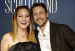 Amsterdam 9 december 2024
Premiere Schitetrend met in de hoofdrollen Holly Brood Gijs Scholten v Asschat Caro Lenssen Hannah Hoekstra Maarten Heijemans Bobbie Mulder Sidar Toksoz  in Tuschinski. marije Knevel met haar man Jelle