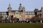 Amsterdam 31 januari 2021
Veel ME en politie in Amsterdam zuid ivm demonstraties en panden / winkels op de PC Hooftstraat zijn dicht getimmerd