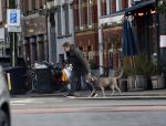 Amsterdam 19 december 2024
Prins maurits en zijn hond doen boodschappen in Amsterdam zuid en ga via het vondelpark naar huis .