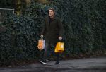 Amsterdam 19 december 2024
Prins maurits en zijn hond doen boodschappen in Amsterdam zuid en ga via het vondelpark naar huis .