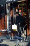 Amsterdam 19 december 2024
Prins maurits en zijn hond doen boodschappen in Amsterdam zuid en ga via het vondelpark naar huis .