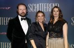 Amsterdam 9 december 2024
Premiere Schitetrend met in de hoofdrollen Holly Brood Gijs Scholten v Asschat Caro Lenssen Hannah Hoekstra Maarten Heijemans Bobbie Mulder Sidar Toksoz  in Tuschinski. Rachel v Bommel