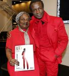 Amsterdam 13 december 2024
Regilio Tuur presenteert zijn magazine op de masters Expo . Zijn moeder en familie zijn aanwezig.