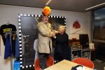 Hilversum 13 november 2024
Rene Froger tekent namens Qisum een kontrakt met beeld en Geluid . Eppo van Nispen tot Sevenaer tekent namens Beeld en geluid .