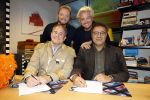 Hilversum 13 november 2024
Rene Froger tekent namens Qisum een kontrakt met beeld en Geluid . Eppo van Nispen tot Sevenaer tekent namens Beeld en geluid .