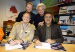 Hilversum 13 november 2024
Rene Froger tekent namens Qisum een kontrakt met beeld en Geluid . Eppo van Nispen tot Sevenaer tekent namens Beeld en geluid .