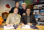 Hilversum 13 november 2024
Rene Froger tekent namens Qisum een kontrakt met beeld en Geluid . Eppo van Nispen tot Sevenaer tekent namens Beeld en geluid .