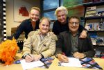 Hilversum 13 november 2024
Rene Froger tekent namens Qisum een kontrakt met beeld en Geluid . Eppo van Nispen tot Sevenaer tekent namens Beeld en geluid .