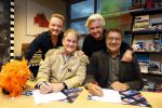 Hilversum 13 november 2024
Rene Froger tekent namens Qisum een kontrakt met beeld en Geluid . Eppo van Nispen tot Sevenaer tekent namens Beeld en geluid .