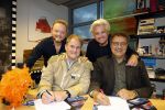 Hilversum 13 november 2024
Rene Froger tekent namens Qisum een kontrakt met beeld en Geluid . Eppo van Nispen tot Sevenaer tekent namens Beeld en geluid .